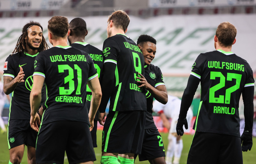 沃尔夫斯堡球员团结一致，为荣耀而战的简单介绍