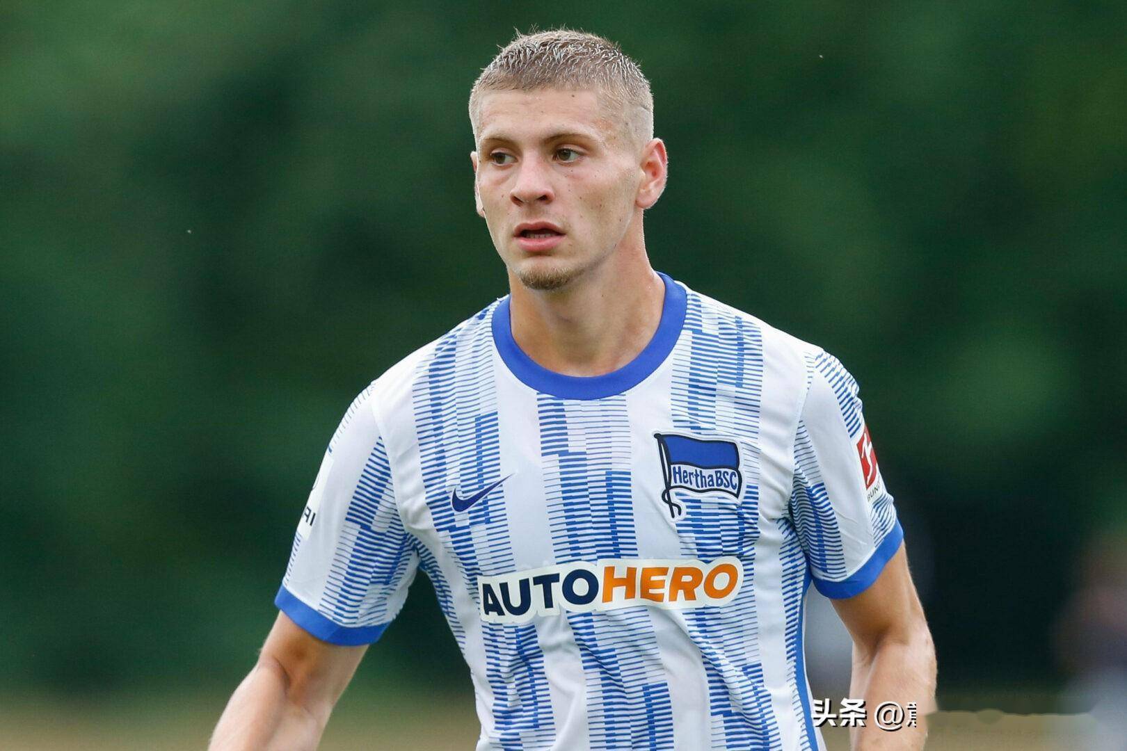 包含柏林赫塔主场告负，暂居榜尾积分的词条