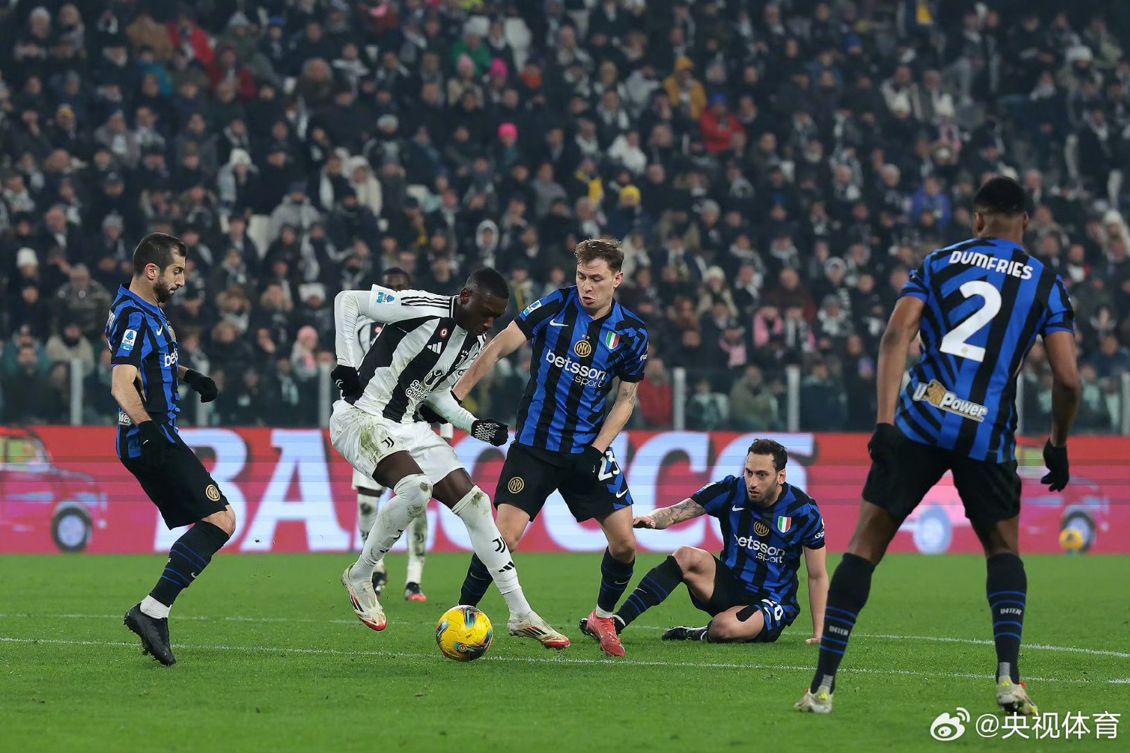 包含汉诺威主场逆转胜利，积分榜上升的词条