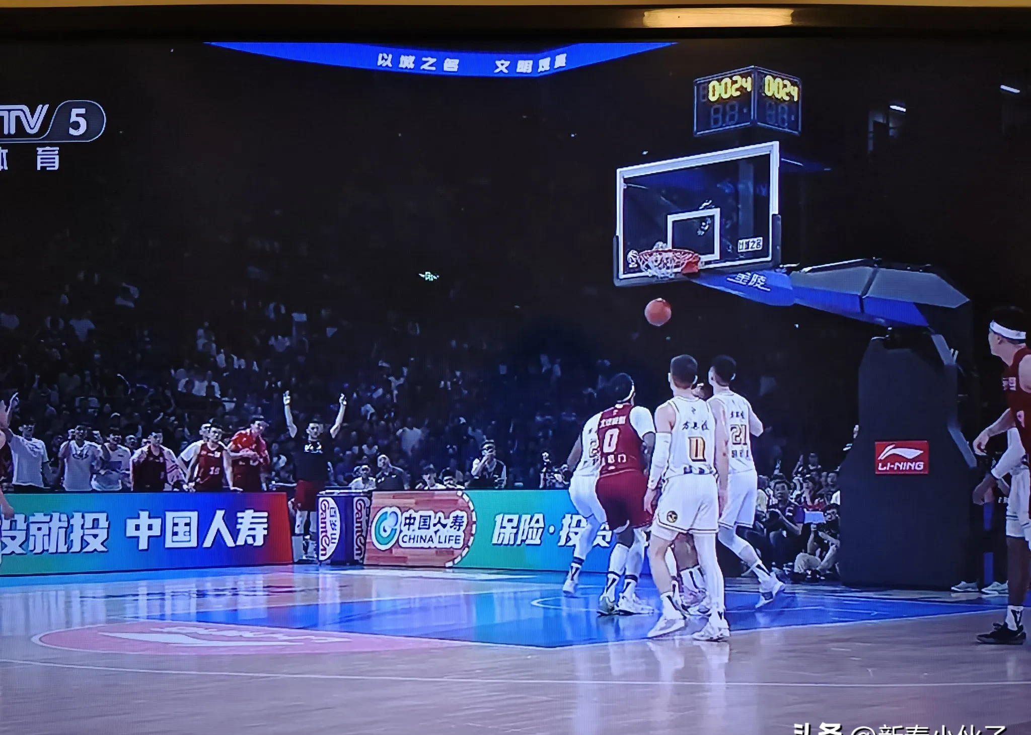 开云体育平台APP-球员砍下三双，成为全场焦点