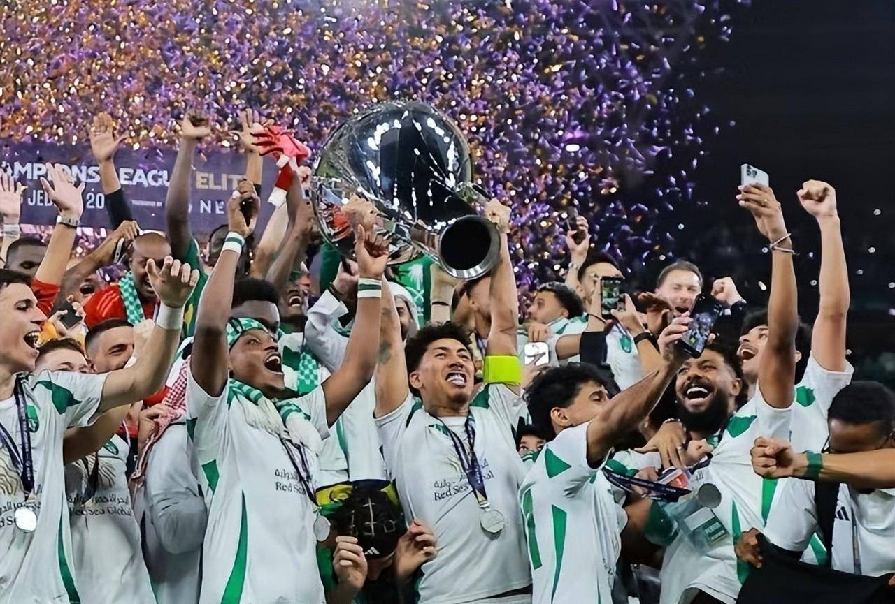 强队对决,足球冠军悬念不减 强队对决,足球冠军悬念不减