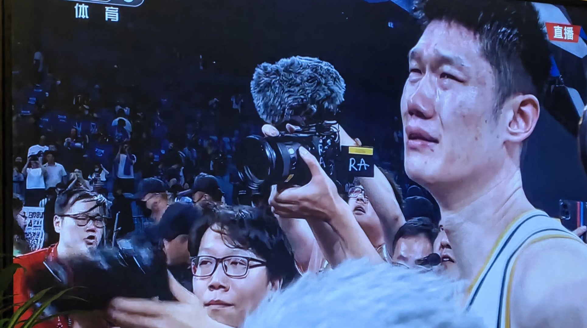 冠军之路辉煌壮丽，感动无数球迷