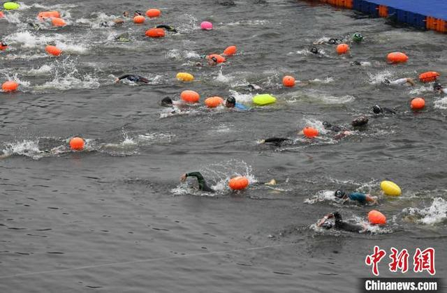 开云下载-包含场面火爆！游泳观众席沸腾不已的词条
