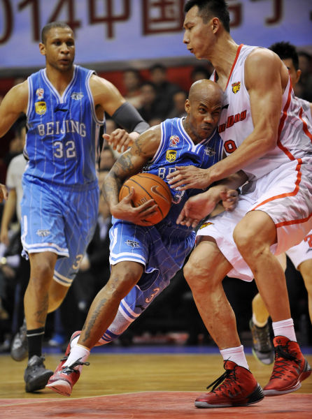 凯尔特人绝杀上海队，易建联带队取胜