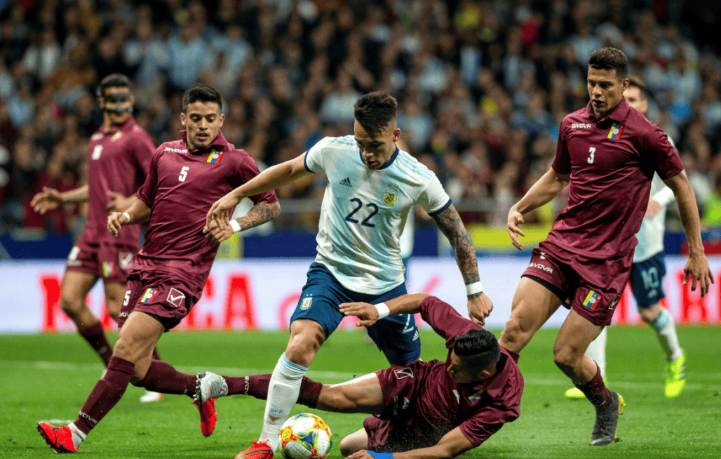 关于热刺火力全开，轻松击败对手的信息