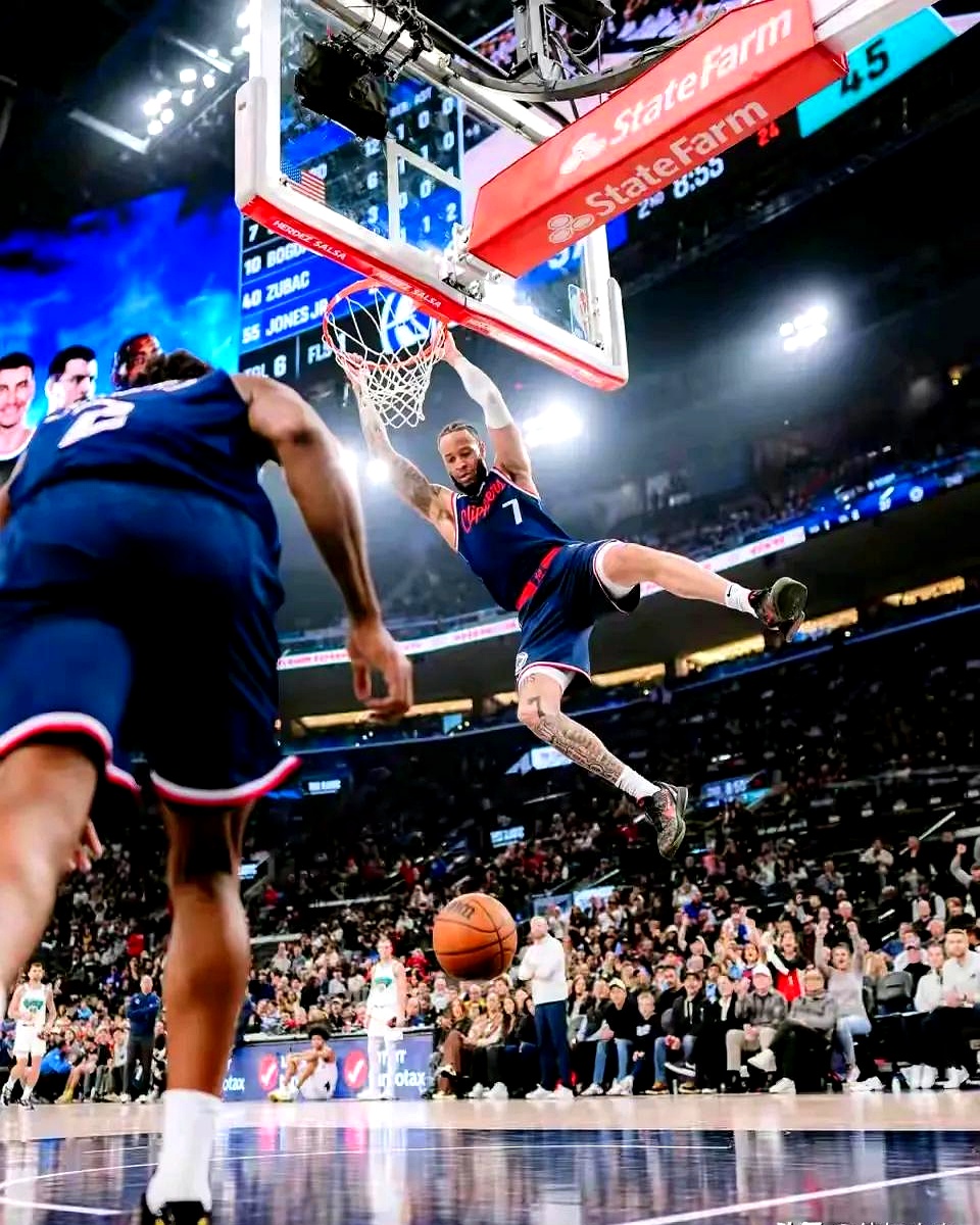 湖人轻取快船，霍勒迪高光表现