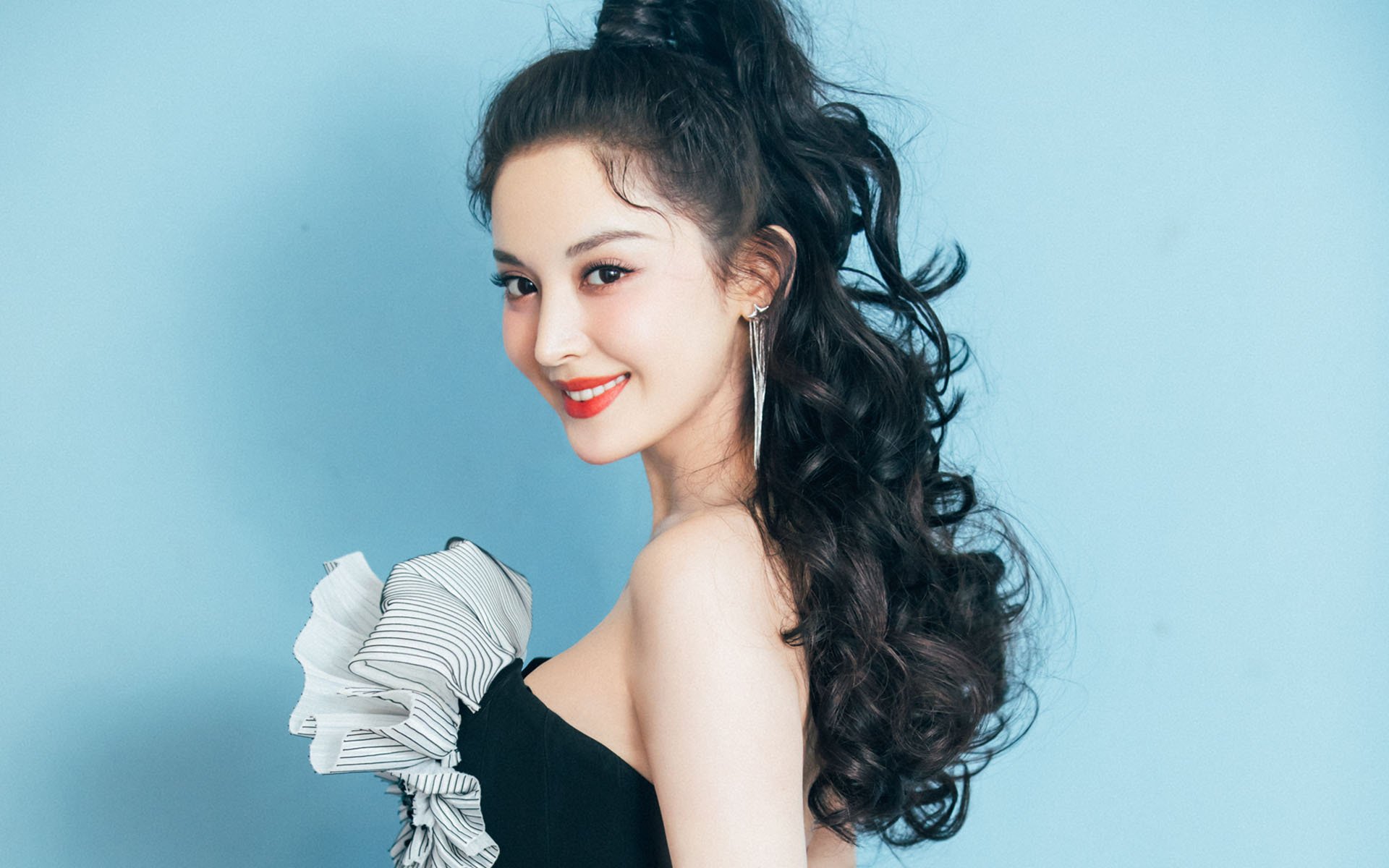 蓝白闪电刺破南美风暴，萨内独舞之夜，哥伦比亚在2026关键战中驯服袋鼠军团